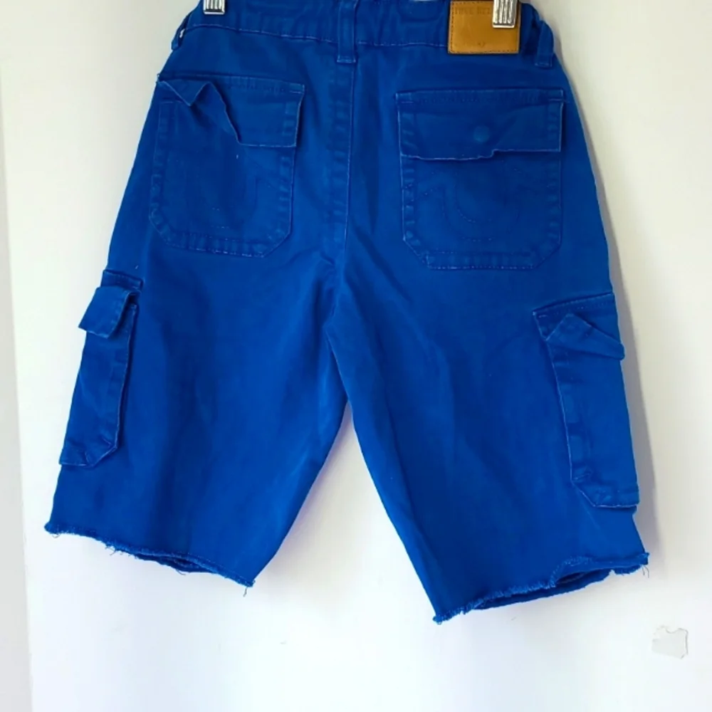 TRUE RELIGION CUTOFF JEANS BOYS BLUE CARGO SHORTS SIZE 10. B'92 - Picture 2 of 10